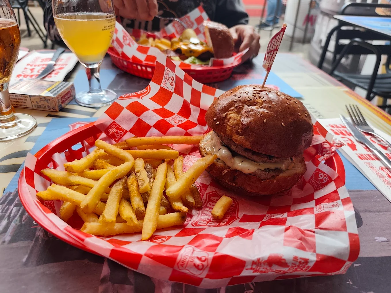 Hamburguesa Barba Rossa en bandeja americana