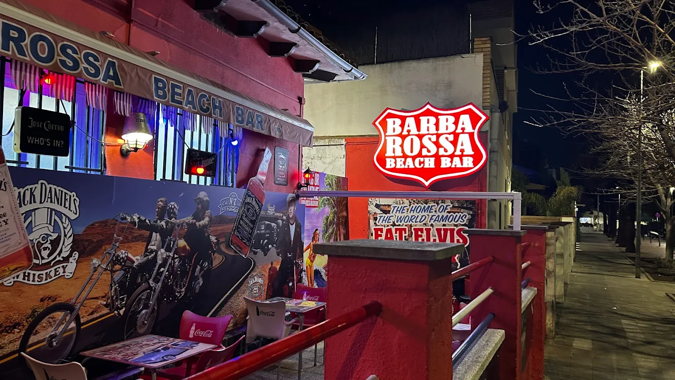 Fachada de Barba Rossa de noche