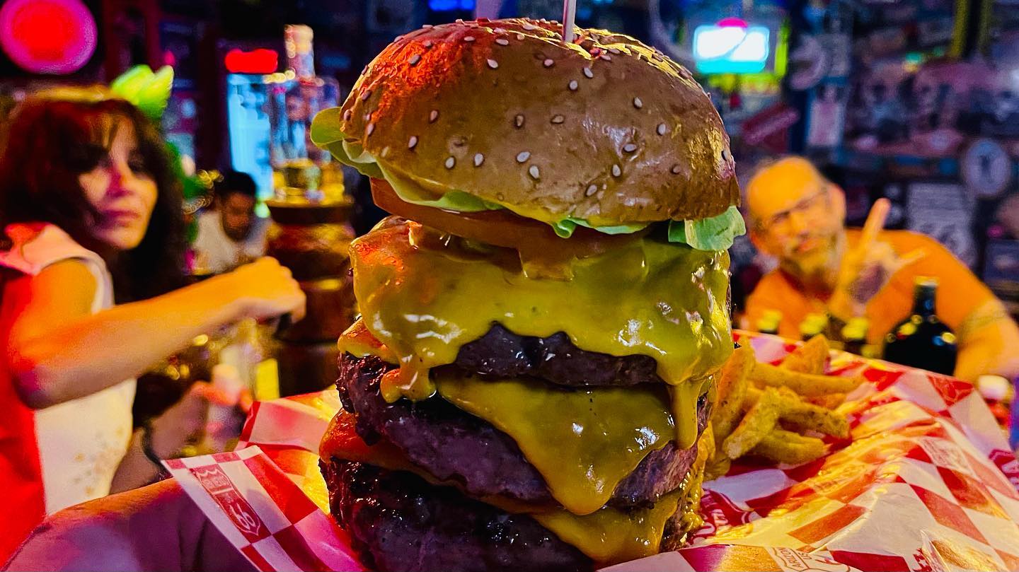 Fat Elvis Burger — 1 kg de hamburguesa Barba Rossa